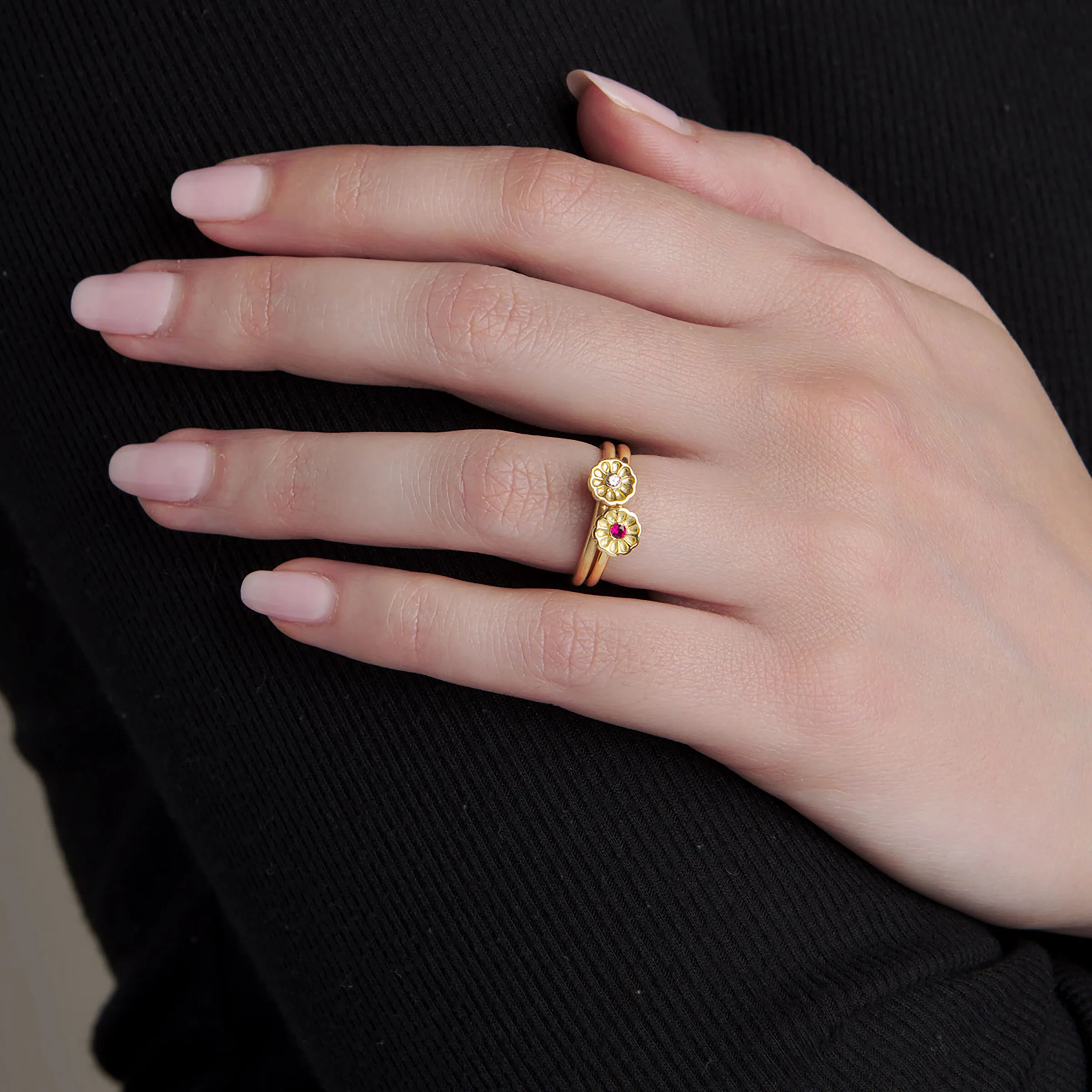18k Gold Daisy Ring - Image 3
