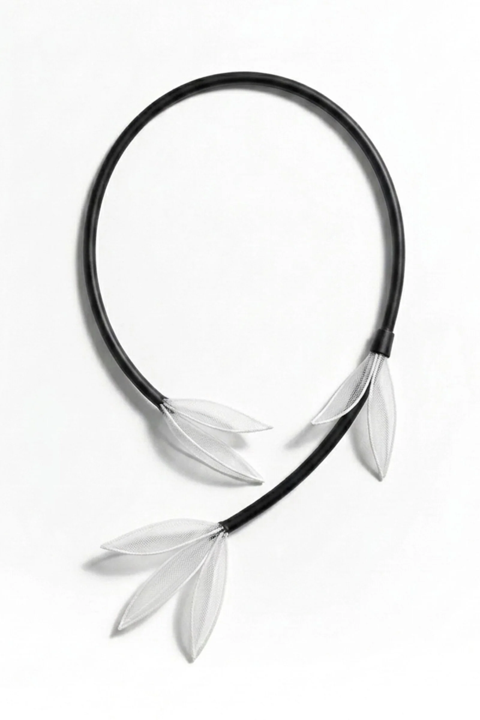 Aero Bloom Mesh Necklace - White