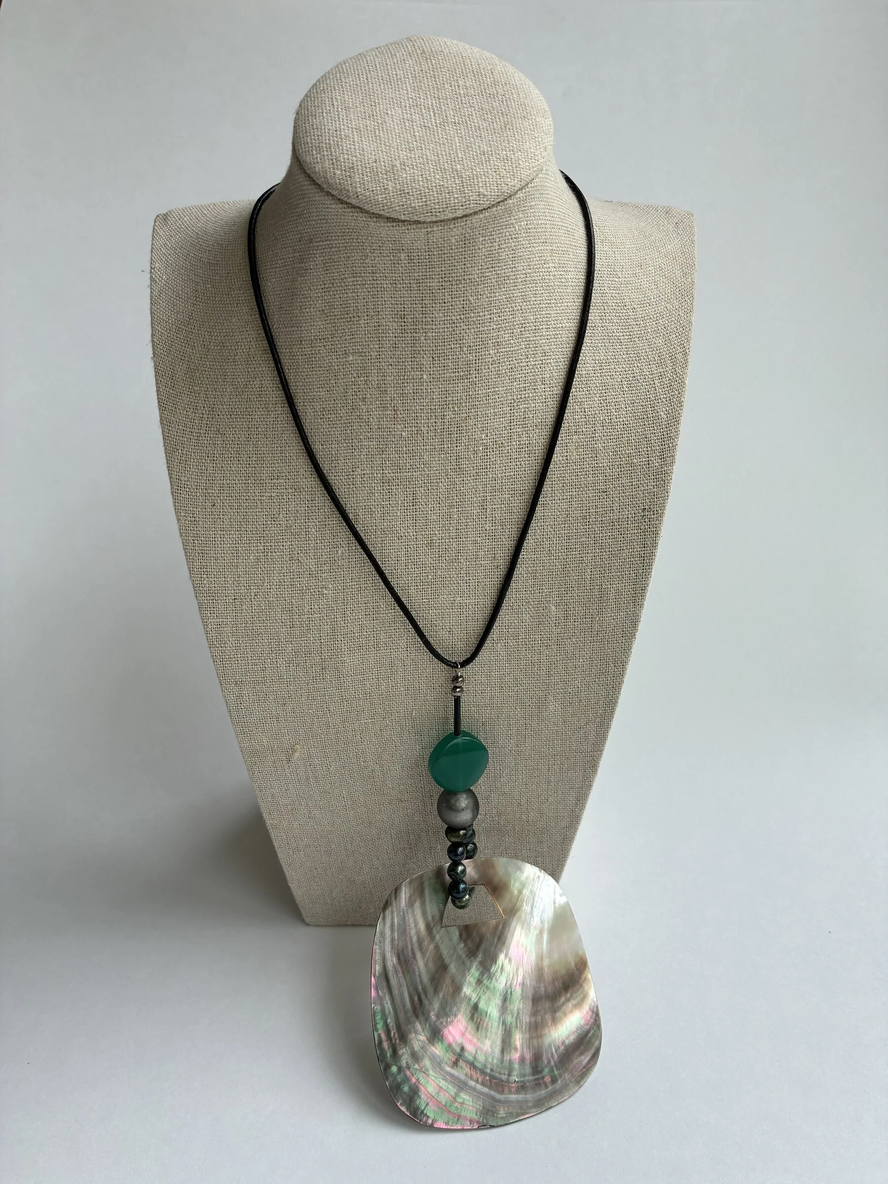 Black Lip Shell Pendant Necklace - Image 2
