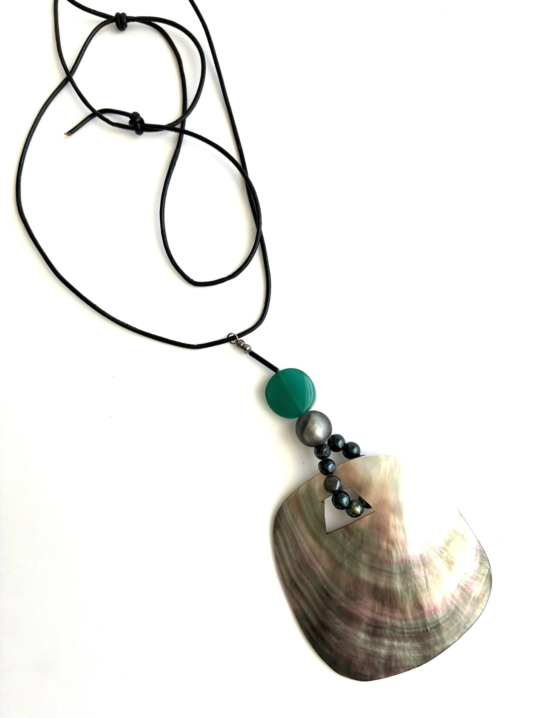 Black Lip Shell Pendant Necklace - Image 3
