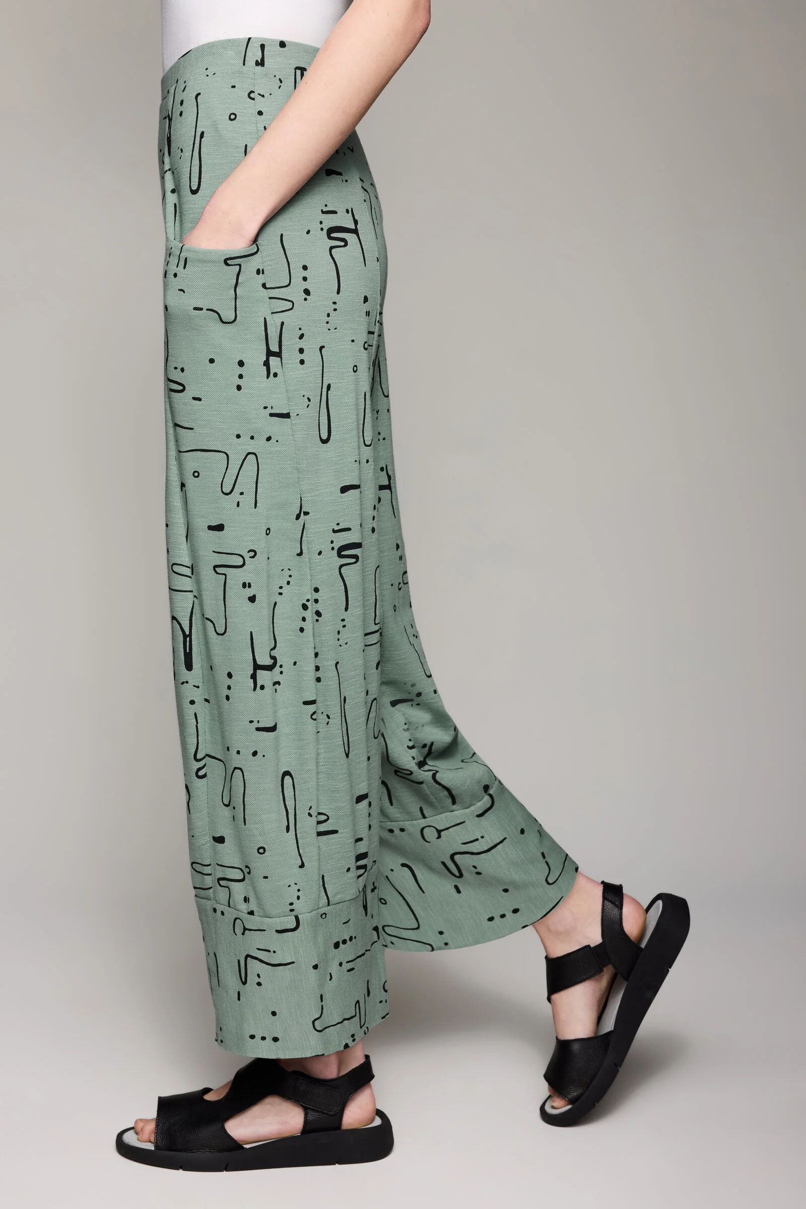 Daphne Pant - Image 8