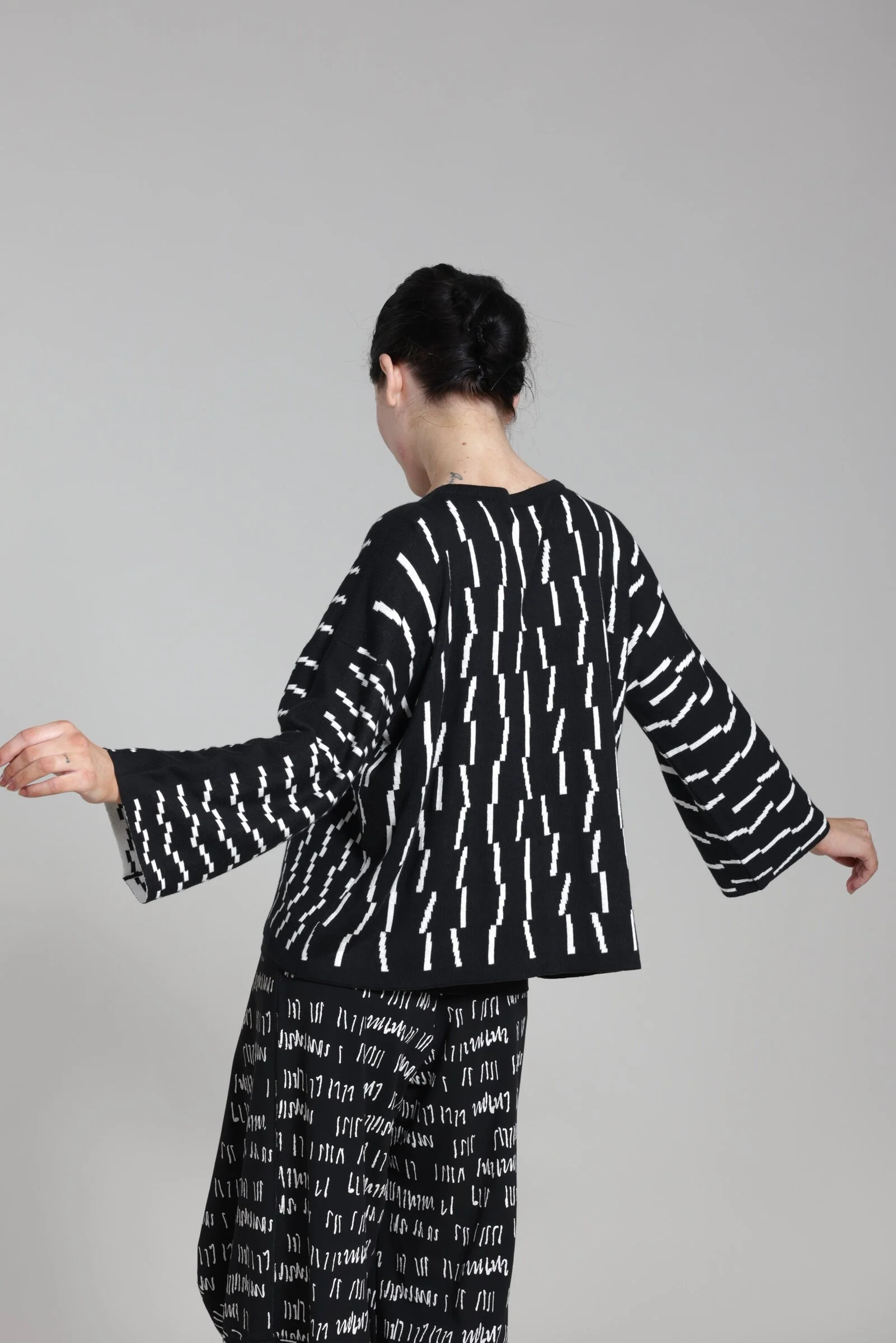 Enya Sweater - Black/Ivory - Image 2