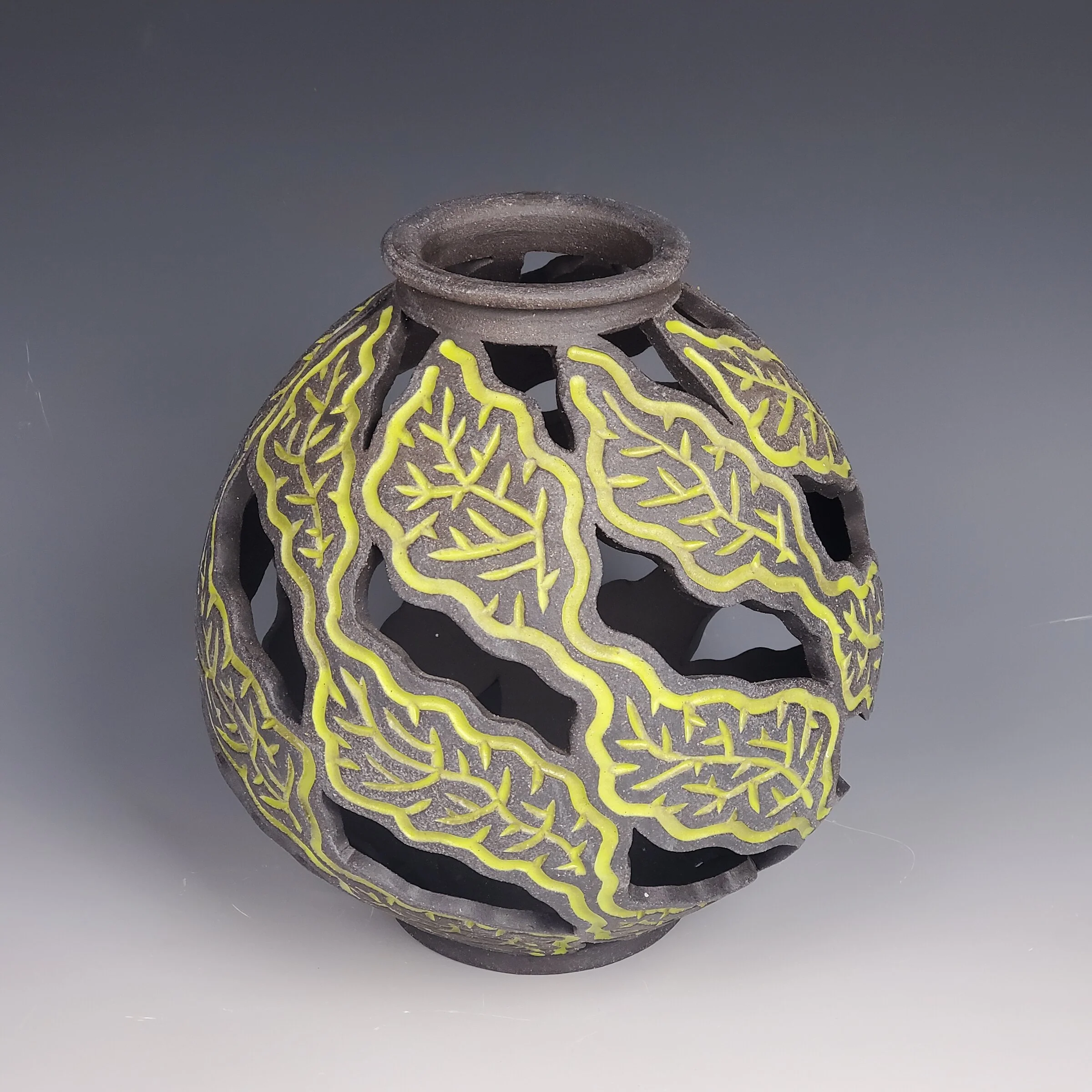 Falling Leaves Pot - Image 3