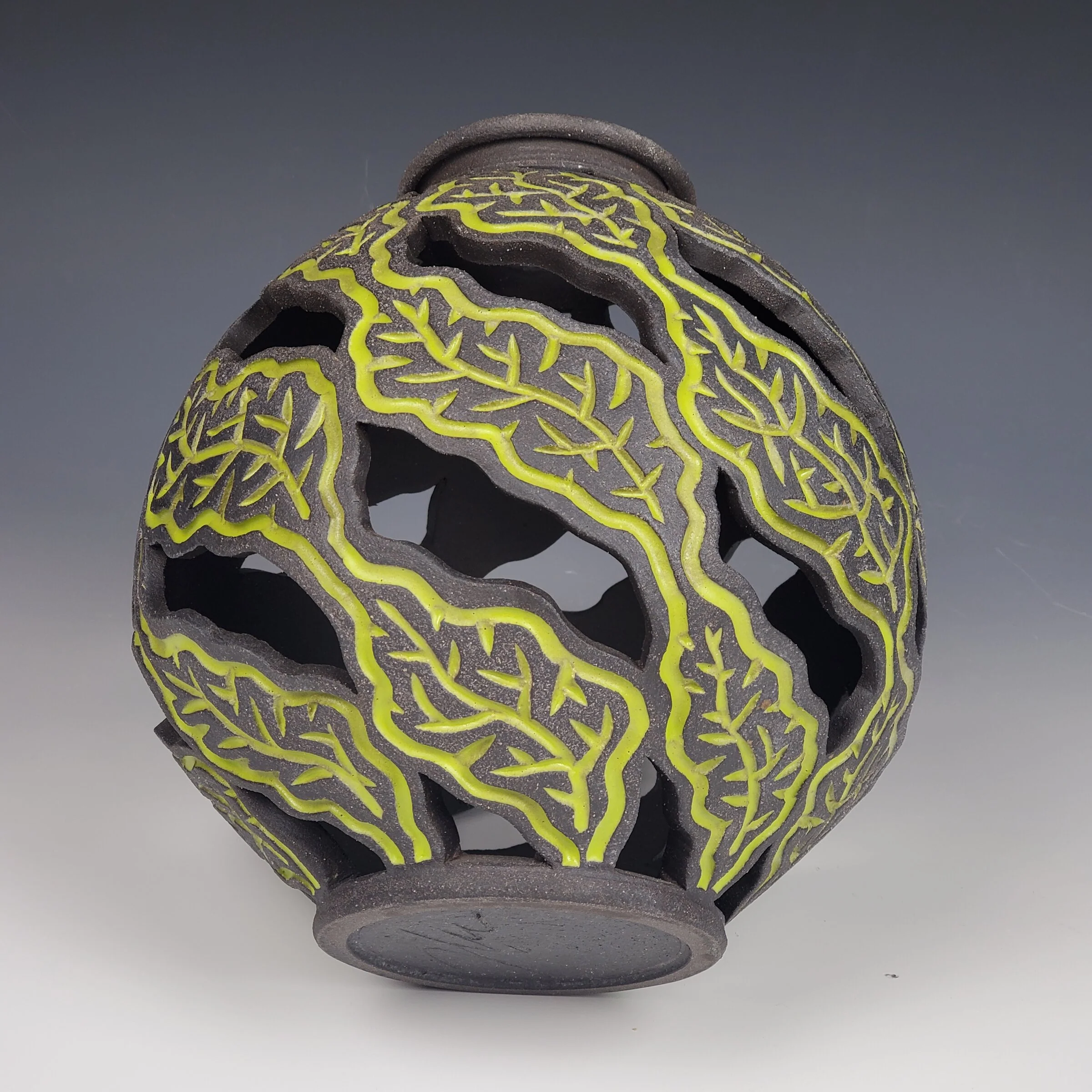Falling Leaves Pot - Image 4