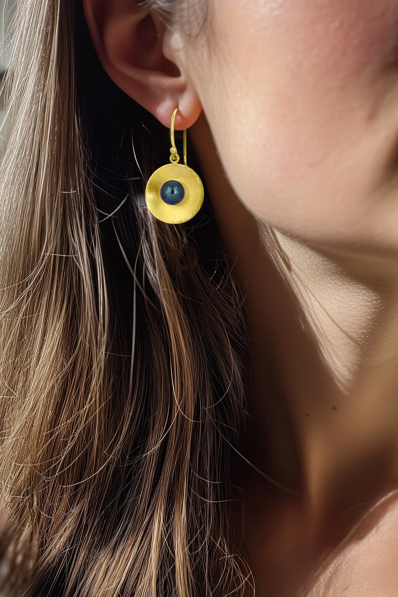 Gold Concave Circle Pearl Drop Earrings - Black Pearl - Image 3