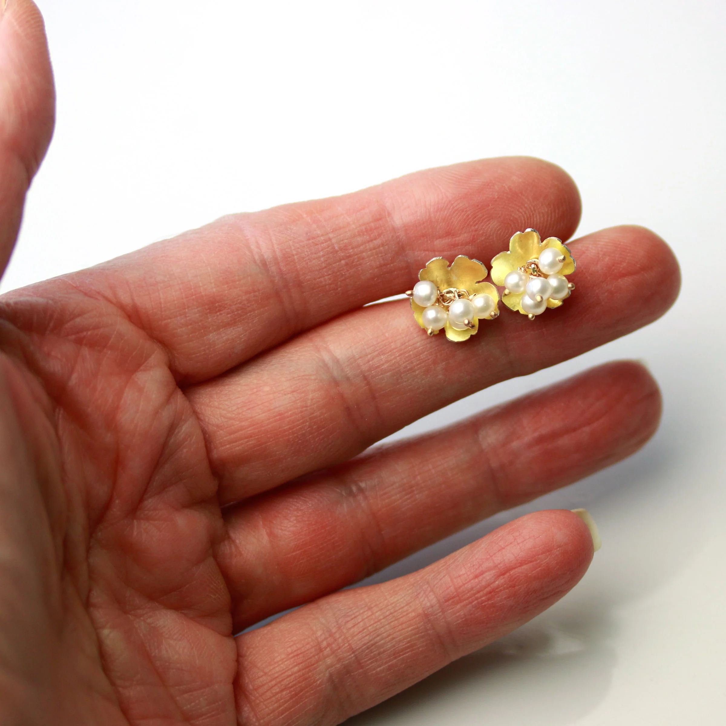 Golden Daisy Posts with Pearl Clusters - Image 4