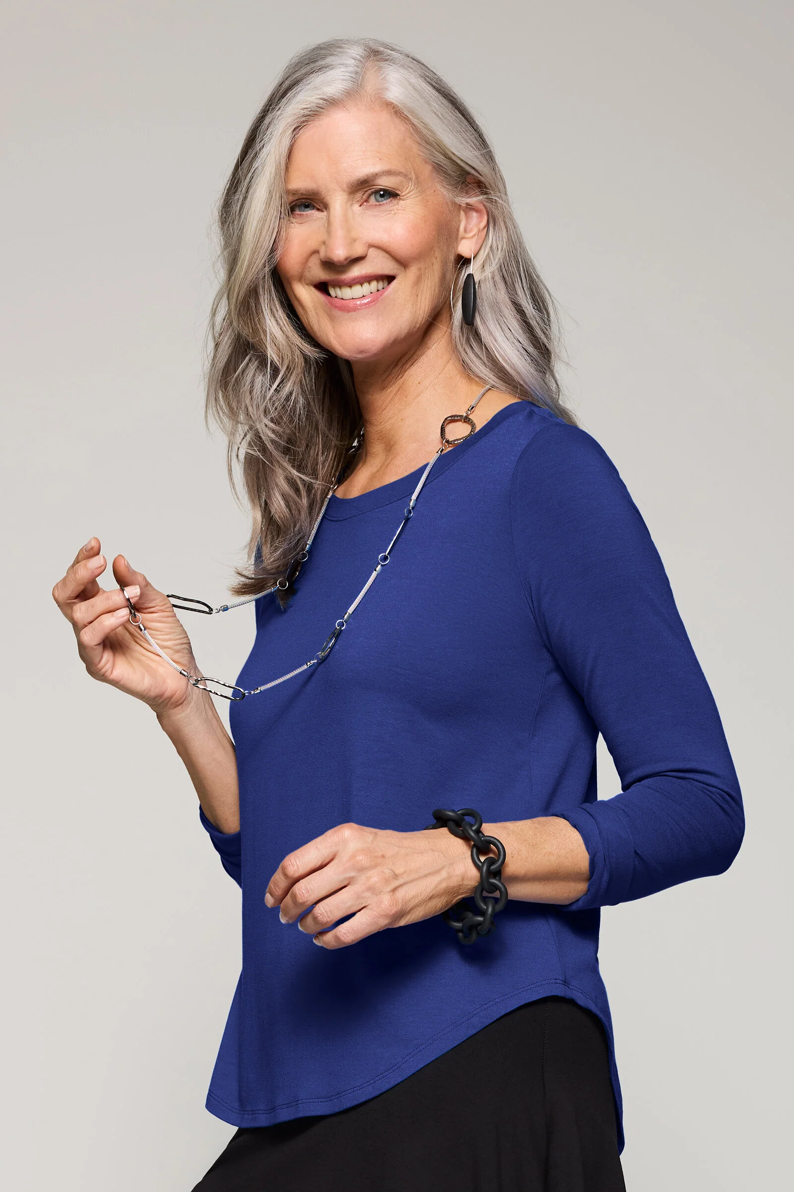 Long Hammered Link Necklace - Image 2