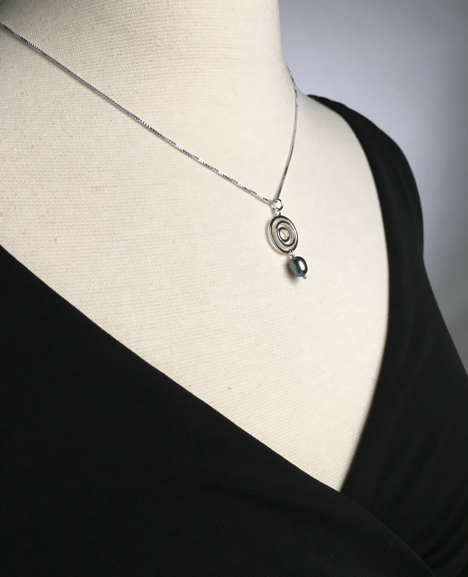Organic Three Small Circle Necklace - Image 3