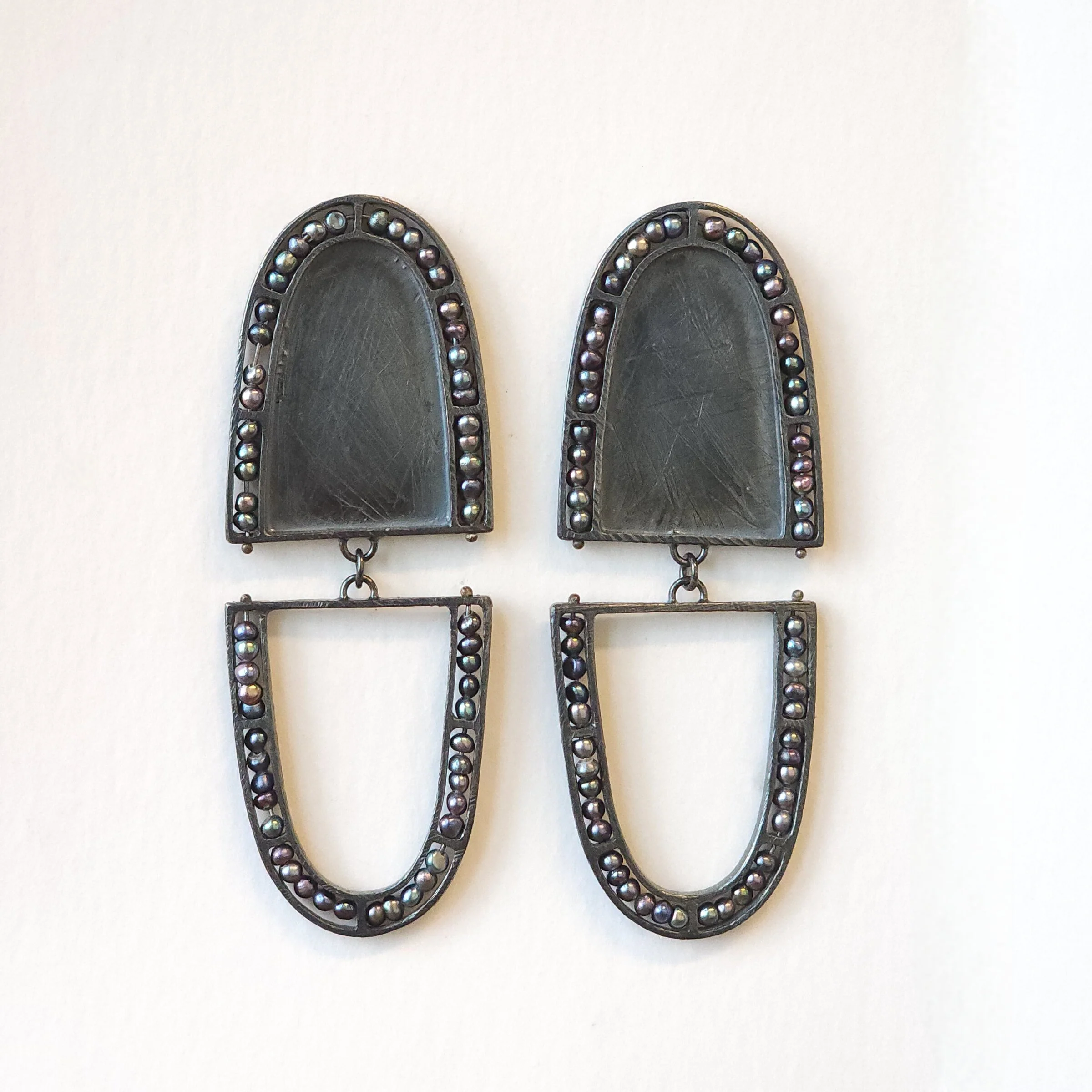 Peacock Pearl Segment Oval Arch Earrings