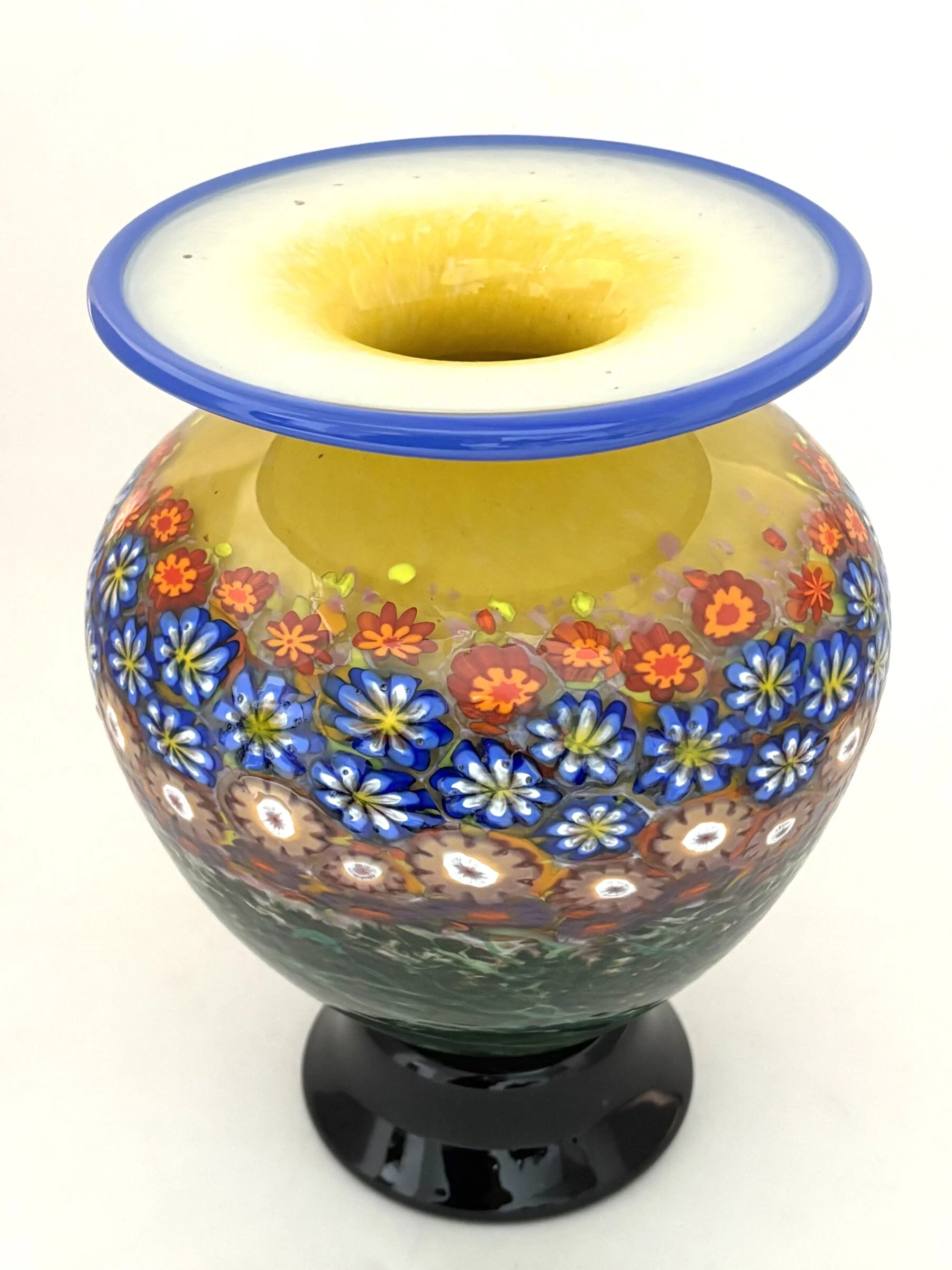 Primrose Giverny Round Pedestal Vase - Image 3
