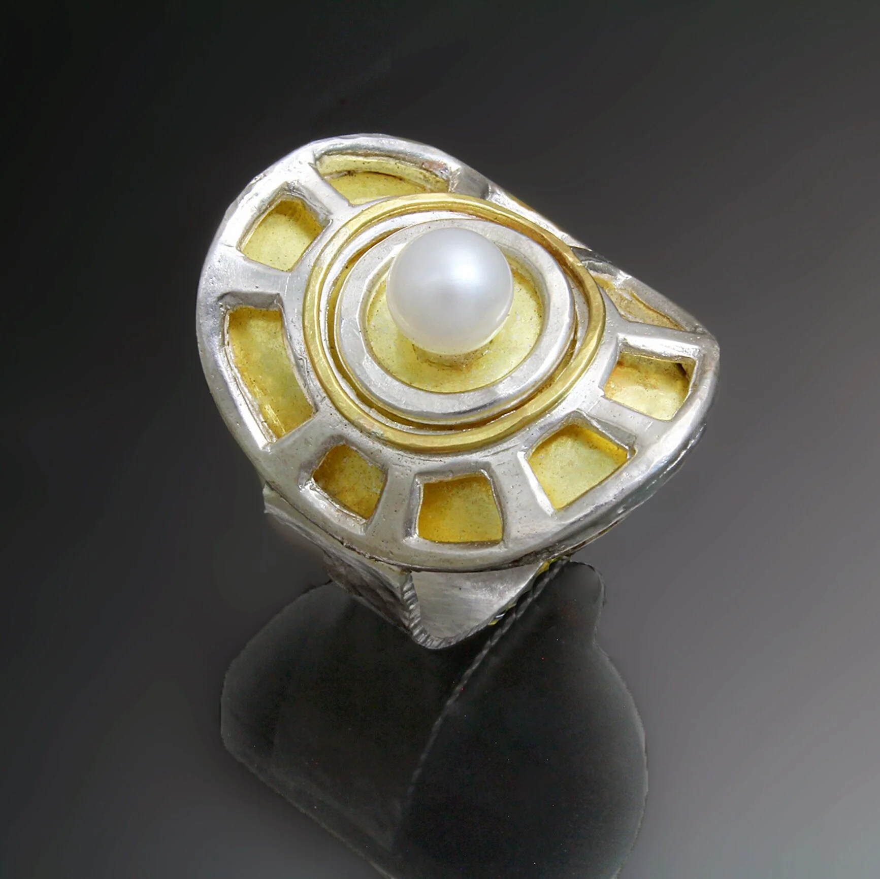Radiance Oval Ring - White Pearl