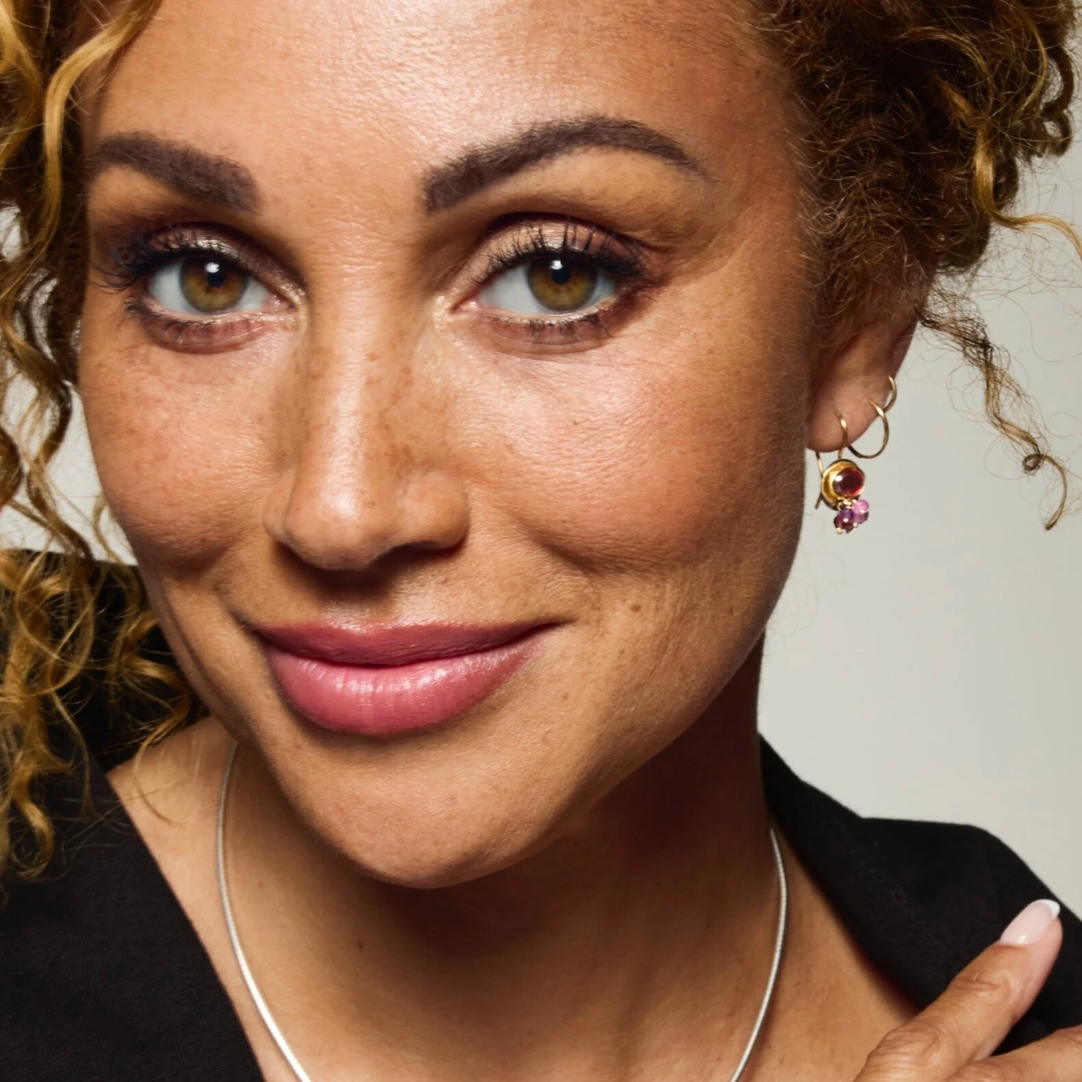 Red Garnet Earrings - Image 2