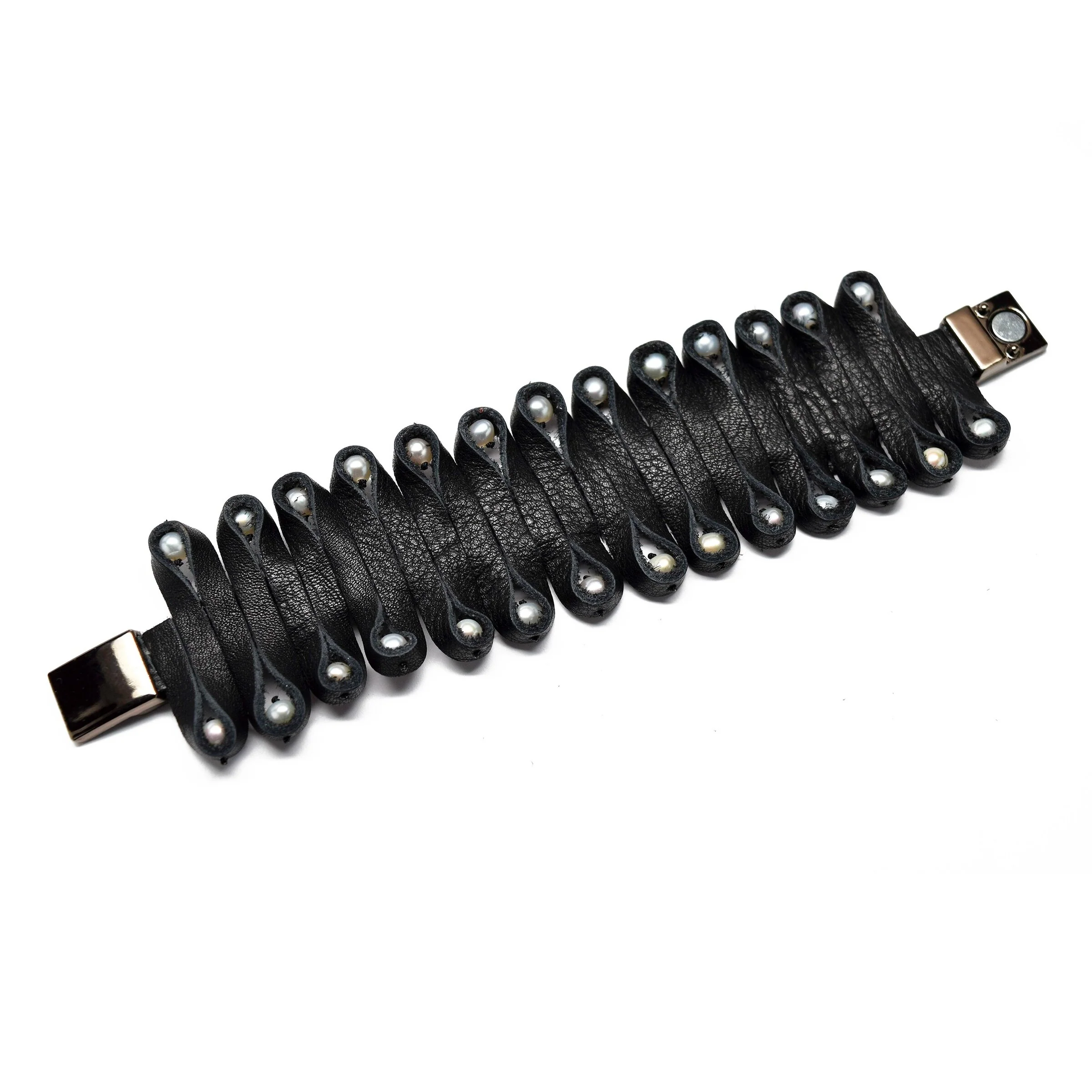 Ruffle Pearl Bracelet - Black - Image 2