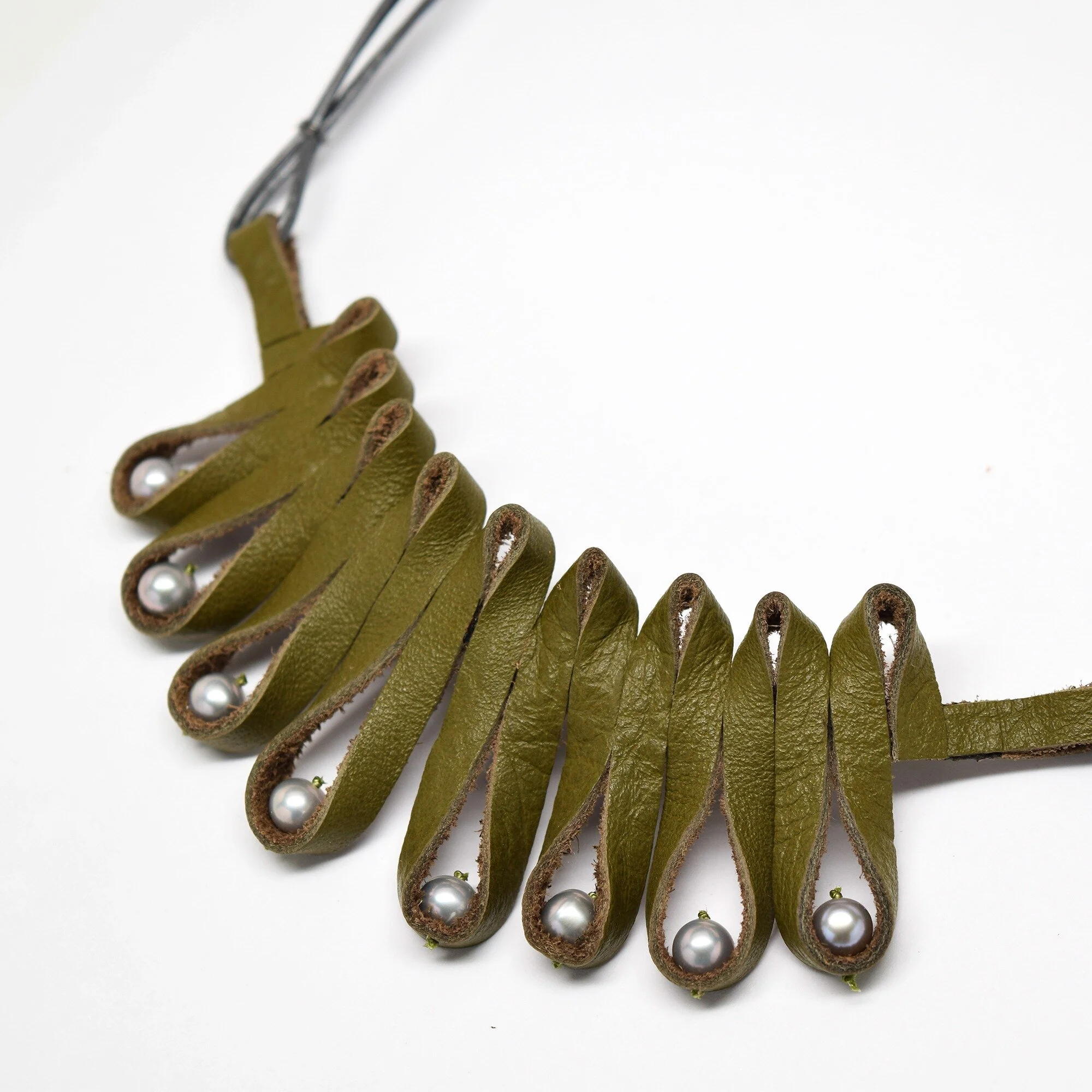 Ruffle Pearl Pendant - Image 4