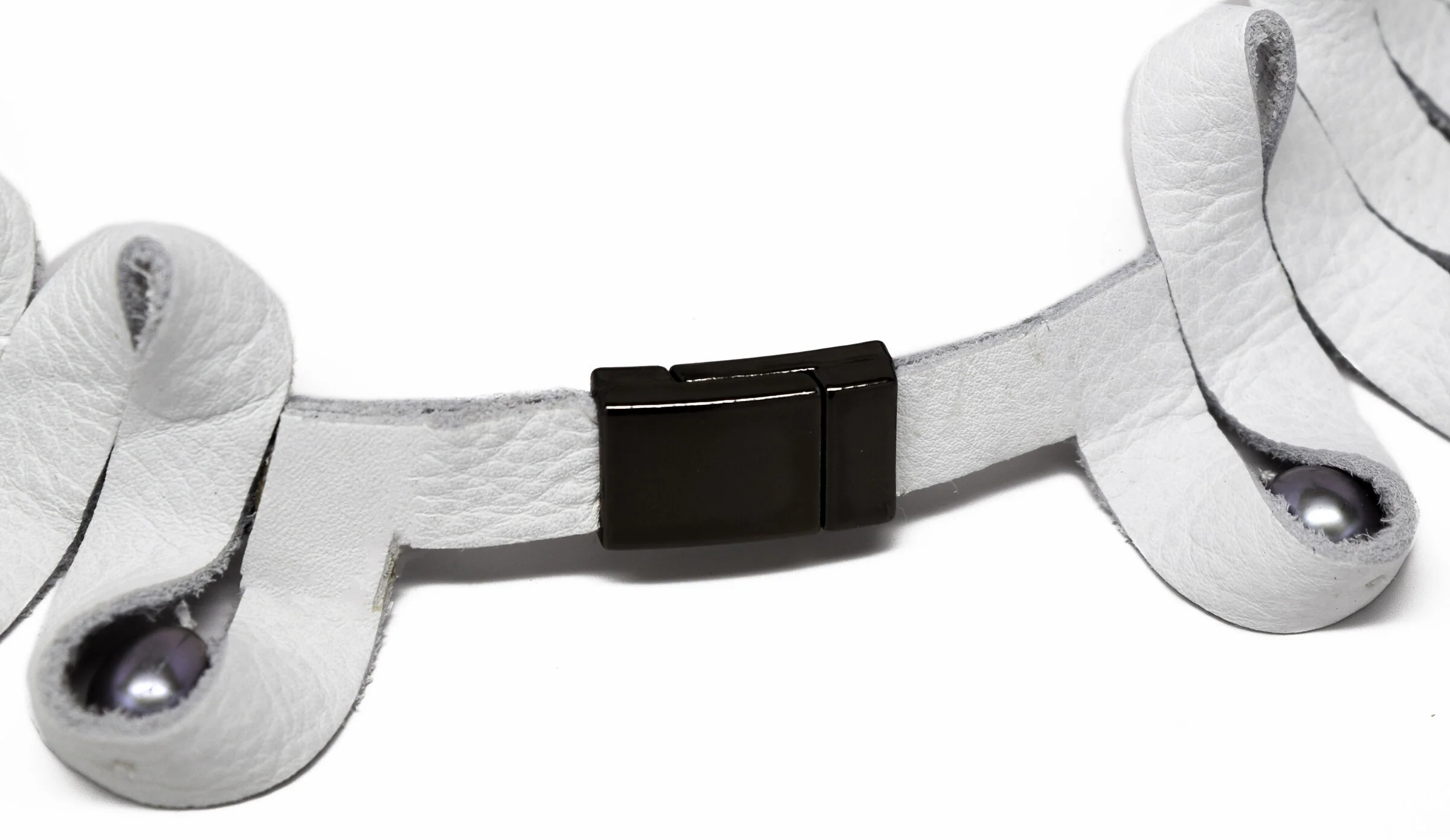 Ruffle Pearl Statement Necklace - White - Image 2