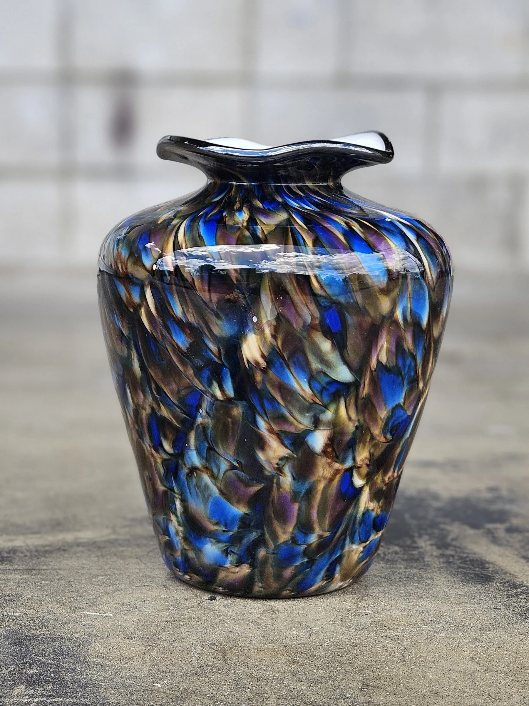 Ruffled Moonbeam Urn - Image 2
