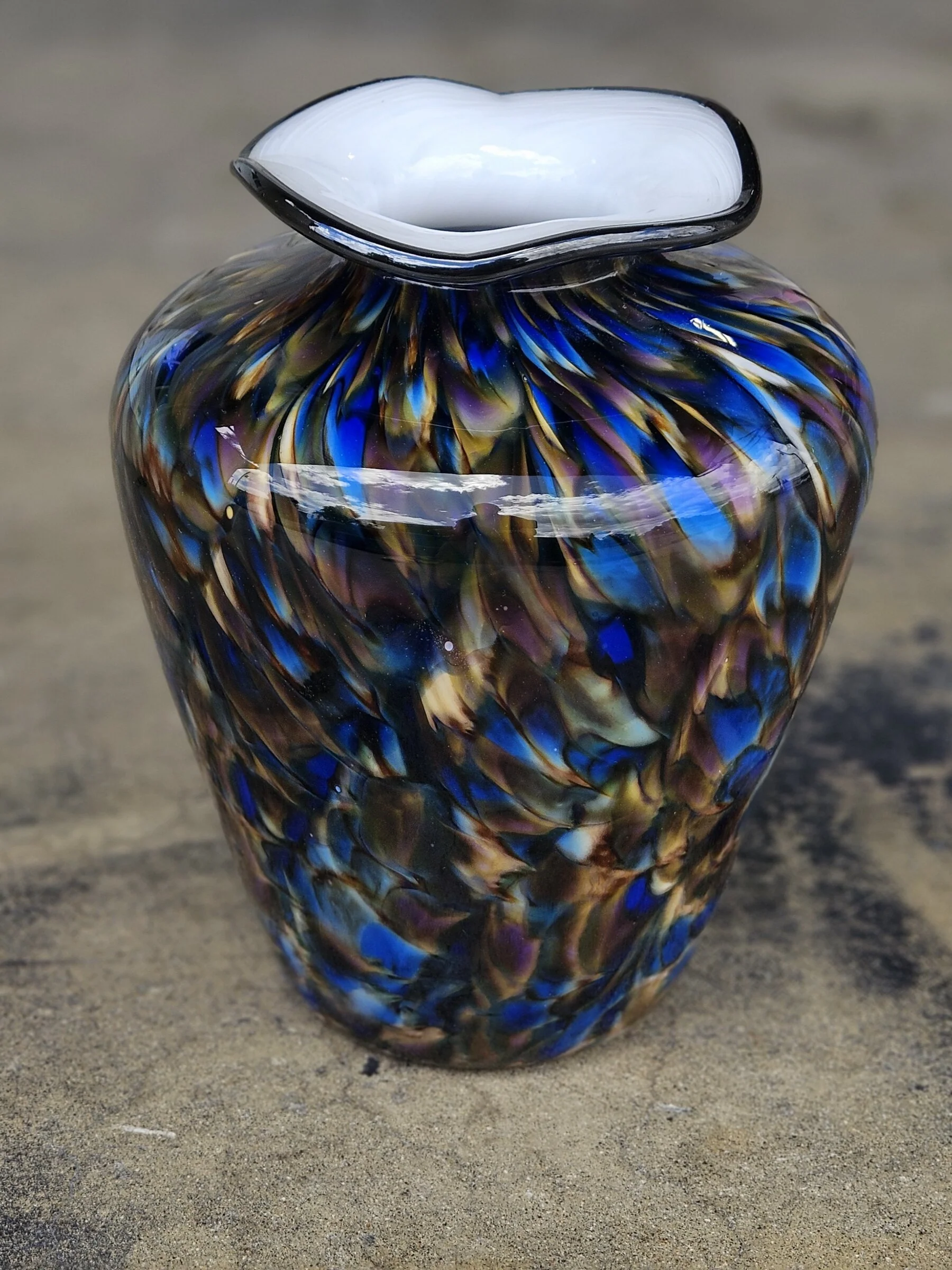 Ruffled Moonbeam Urn - Image 3