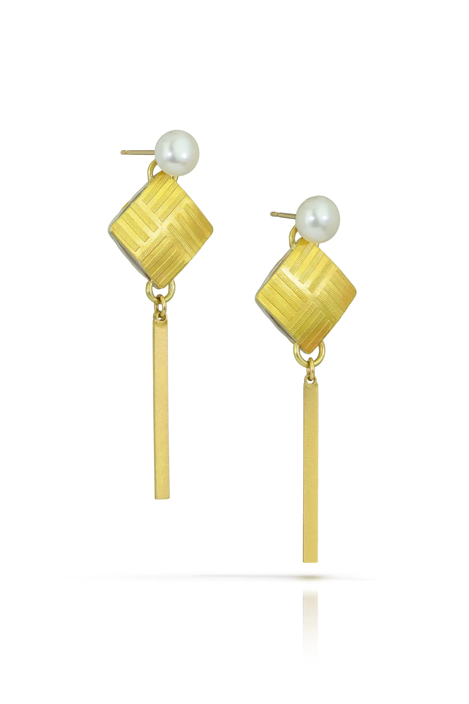 Transformative Pearl Dangle Earrings - Image 3