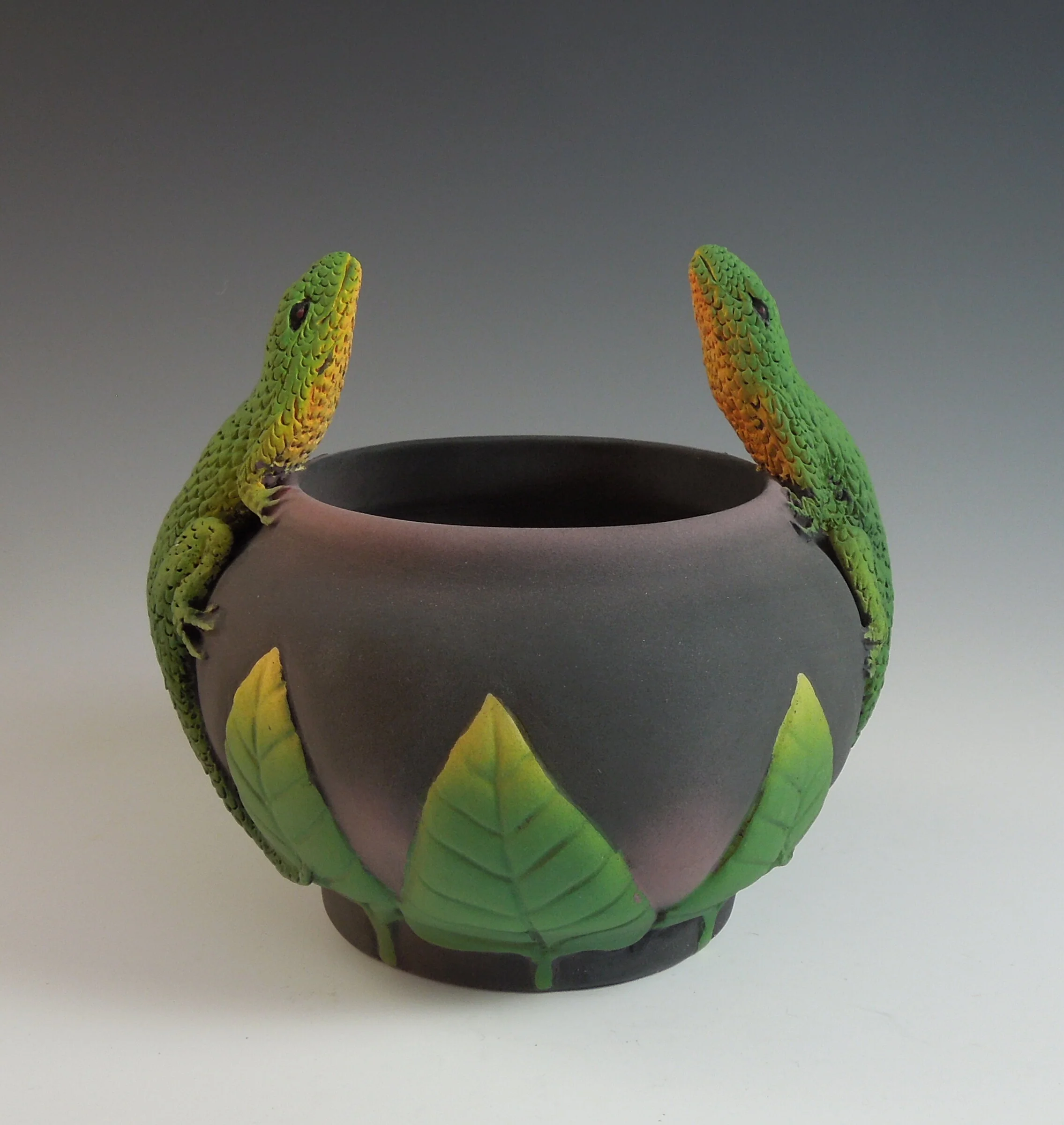 Two Conversing Lizards Vessel